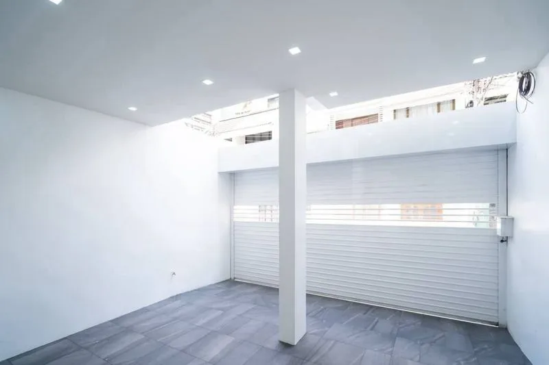 ขายทาวน์เฮ้าส์ 3 ชั้น ซอยสุขุมวิท 15 ใกล้ BTS อโศก และ NIST 4 ห้องนอน 25 ตรว.Urgent Sale! 3-story Townhome, 25 sq.wah, Sukhumvit Soi 15 รูปที่ 3