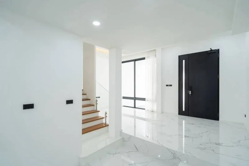 ขายทาวน์เฮ้าส์ 3 ชั้น ซอยสุขุมวิท 15 ใกล้ BTS อโศก และ NIST 4 ห้องนอน 25 ตรว.Urgent Sale! 3-story Townhome, 25 sq.wah, Sukhumvit Soi 15 รูปที่ 5