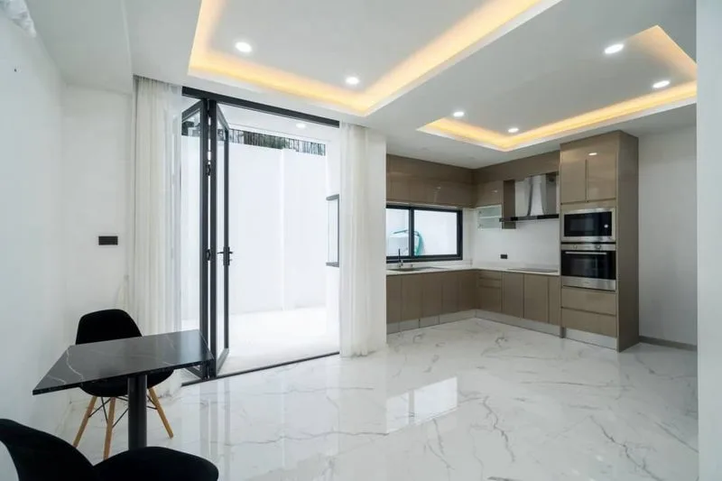 ขายทาวน์เฮ้าส์ 3 ชั้น ซอยสุขุมวิท 15 ใกล้ BTS อโศก และ NIST 4 ห้องนอน 25 ตรว.Urgent Sale! 3-story Townhome, 25 sq.wah, Sukhumvit Soi 15 รูปที่ 6