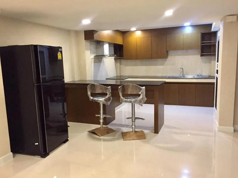 ให้เช่าทาวน์เฮ้าส์ 3 ชั้น เอกมัย ซอย 4 3-story townhouse for rent, located opposite Ekkamai Soi 4 รูปที่ 2