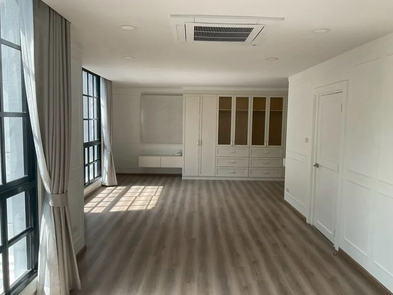 ให้เช่าทาวน์โฮม 4 ชั้น Renovate ใหม่ ซอยเอกมัย 12 ใกล้โรงเรียนนานาชาติ 4 ห้องนอน รูปที่ 6