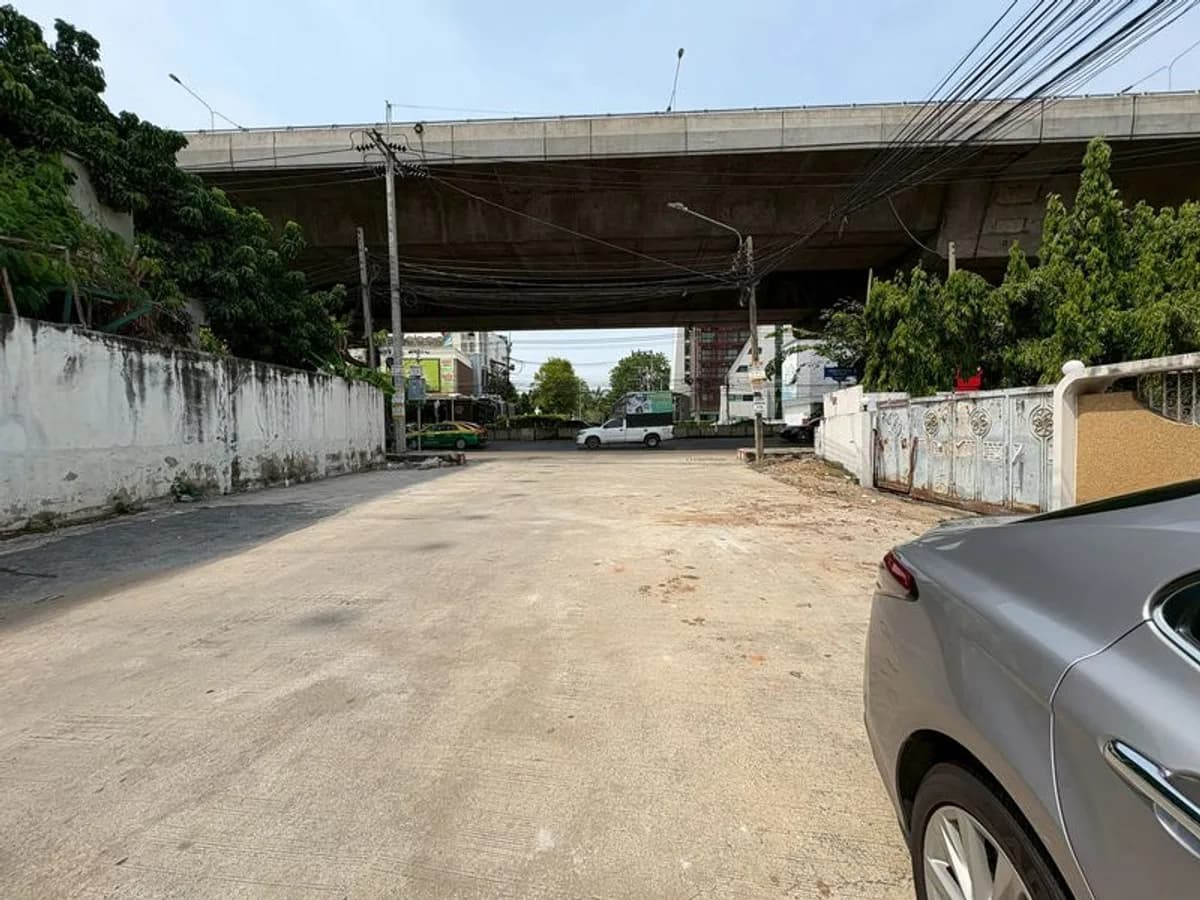 ให้เช่าที่ดินพระราม 9 ซอย 46 ติดถนนใหญ่ 1 ไร่ 60 ตร.ว. เหมาะทำคาเฟ่ เซเว่น Land for rent in Rama 9 รูปที่ 2