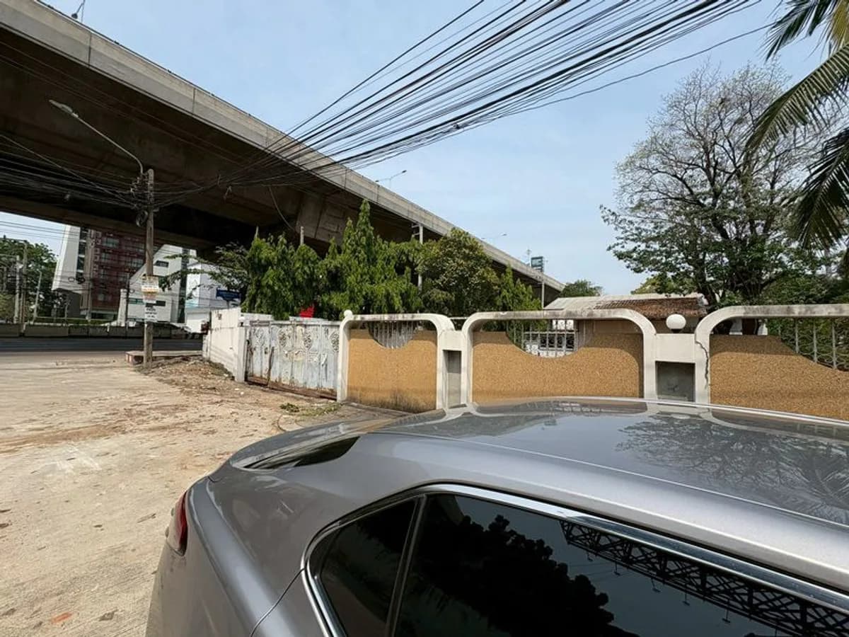 ให้เช่าที่ดินพระราม 9 ซอย 46 ติดถนนใหญ่ 1 ไร่ 60 ตร.ว. เหมาะทำคาเฟ่ เซเว่น Land for rent in Rama 9 รูปที่ 3