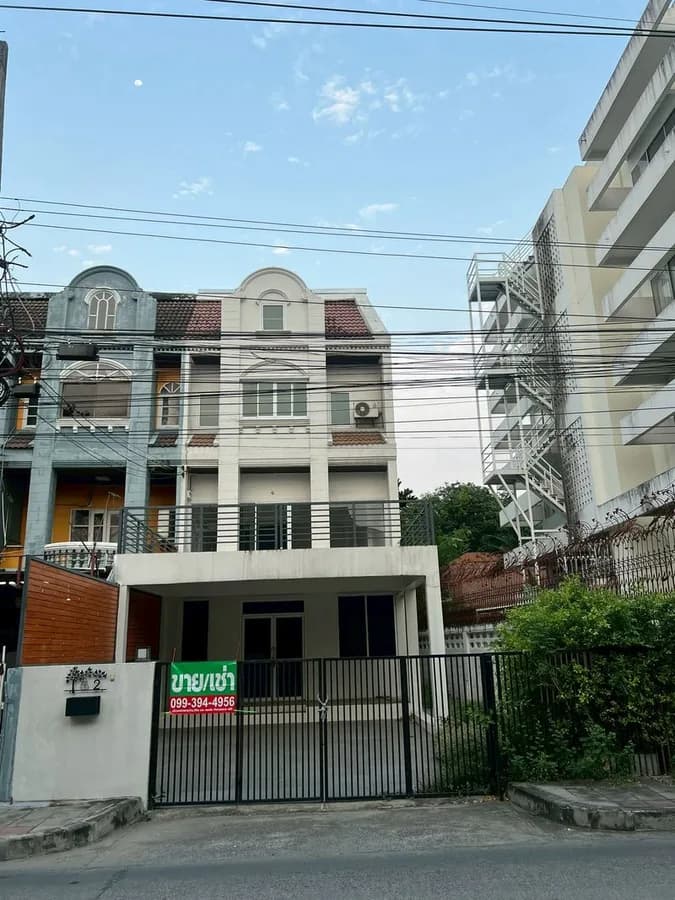 ขายโฮมออฟฟิศ 4 ชั้นครึ่ง ลาดพร้าว 91 ตึกมุม ใกล้ถนนใหญ่ เหมาะลงทุน